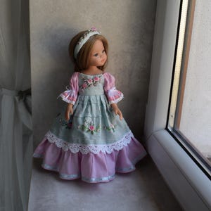 Vestido bordado para muñeca Effner Little Darling, muñeca Paola Reina de 33 cm. Ropa con rosas bordadas con flores. Vestido de lino rosa menta.