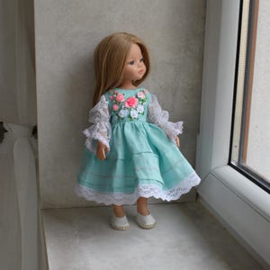 Vestido bordado y enagua de encaje para muñecas Paola Reina, Little Darling, de 33-35 cm. Ropa de colección para muñecas.