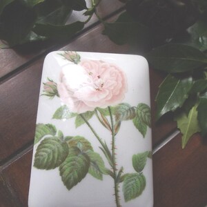 Vintage PORCELAINE DE PARIS Doos met Deksel, Rozendoos, Porseleinen Doos, Brocante, Witte Roze Bloemen, Landhuis Cottage
