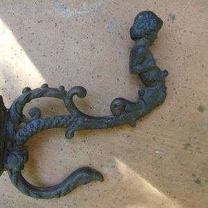 Antiker Eisenhaken Frankreich Brocante Putto Putte  Kleiderhaken Wandhaken Gusseisen Landhaus Cottage