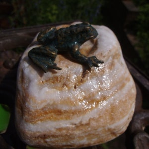 Bronze MINIATUR Frosch Bronzefrosch Gartenfigur Figur Stein Kröte Landhaus Cottage