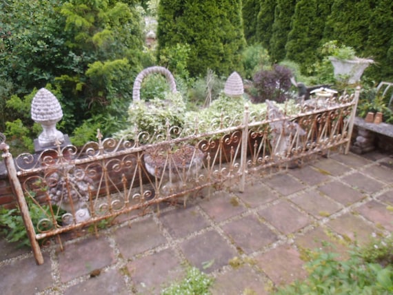 Dekorativer Rankzaun Aus Eisen (rostig) - Ca. 30 X 95 Cm Für Garten & Balkon