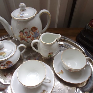 Kinder Puppen Service Geschirr Tasse Untertasse  Kanne Teekanne Porzellan Porzellansevice Cottage Landhaus Brocante