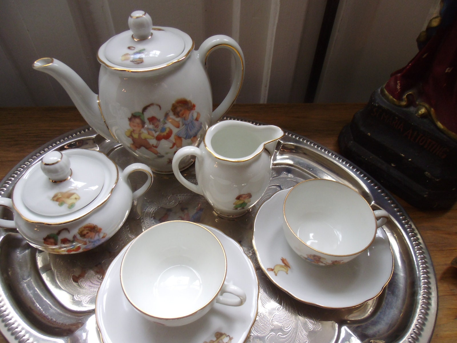 Vintage Kinder Puppen Service Geschirr Tasse Untertasse Kanne Teekanne Porzellan Porzellansevice Cottage Landhaus Brocante