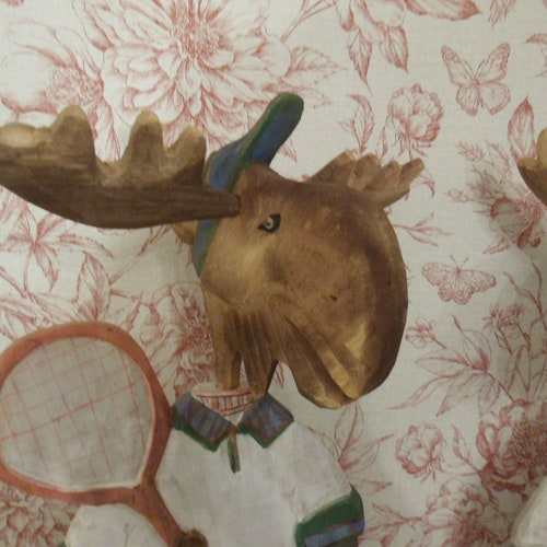 Two sporty moose made of wood - extraordinary decoration tennis golf handmade hand-painted window decoration house entrance decoration decoration shops moose vintage