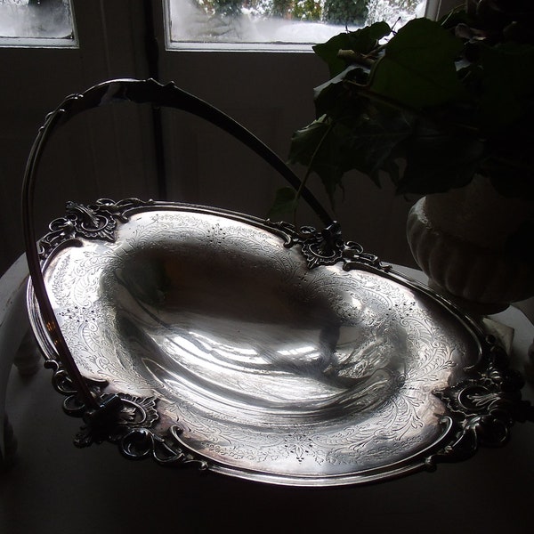 Silver Plated Walker & Hall Sheffield Handle Bowl Foot Bowl Centerpiece