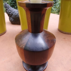 Handarbeit Unikat Mid Century Holz Kerzenständer Kerzenhalter Kerzenleuchter in Form einer Vase Blumenvase gestreift gedrechselt Landhaus