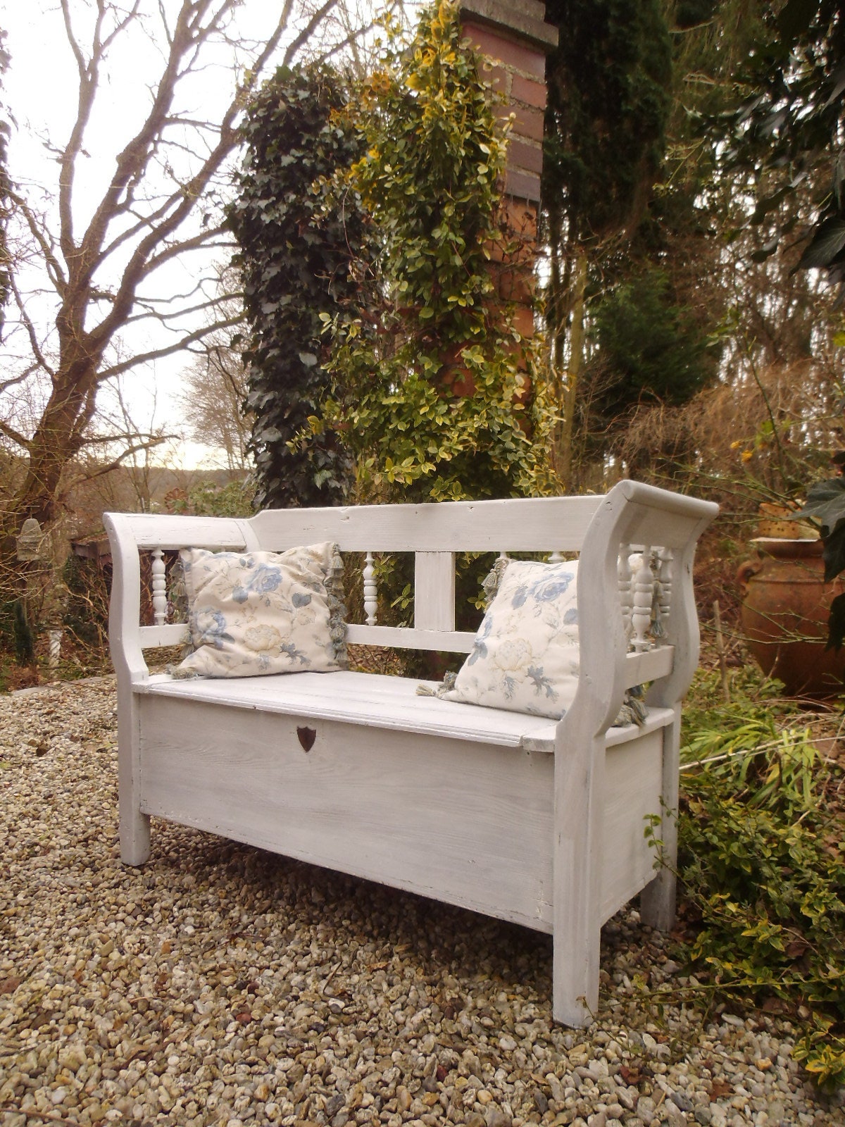 Cottage bench