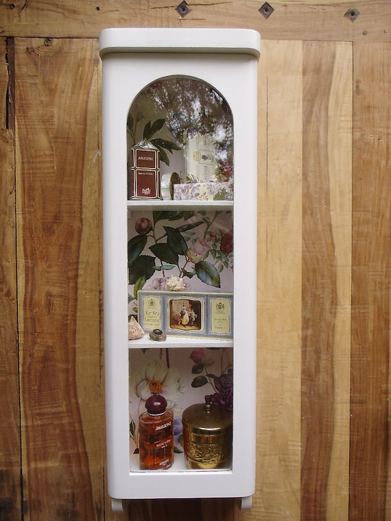 Antik Wandregal Wandschränkchen Vitrine Wandkästchen Kästchen Holzschränkchen Blumen Landhaus Hängekästchen Regal Badregal Hängeregal