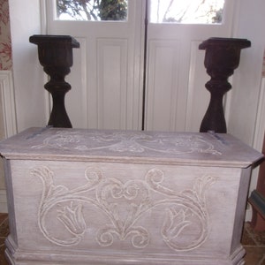 Vintage Holztruhe Truhe Schnitzerei Sitztruhe Shabby Weiß Brocante Betttruhe Spielzeugtruhe Landhaus Cottage