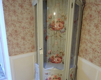 Vitrine Holzvitrine Barockstil Vintage Rosen Standvitrine Brocante Glasvitrine Badezimmer Landhaus Cottage