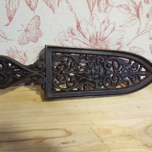 Antik Untersetzer Bügeleisen 1890 Abstellständer Eisenständer Topfständer Trivet Eisen Gusseisen Sonne Landhaus Cottage Decor Home Country