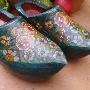 Holzschuhe Bauernmalerei Schuhe Bayern Holzdeko  Wanddeko Landhaus Cottage
