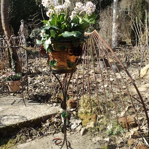 Vintage Eisen Blumenständer Pflanzenständer Rosen Eisenständer Landhaus Cottage Blumenhalter Shabby Brocante Bauernhaus Gartendeko