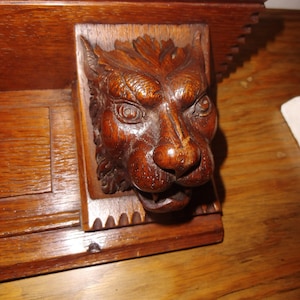 Antik Wandgarderobe Wandhaken  Historismus Hakenleiste Schnitzerei Garderobe Eiche Löwenköpfe