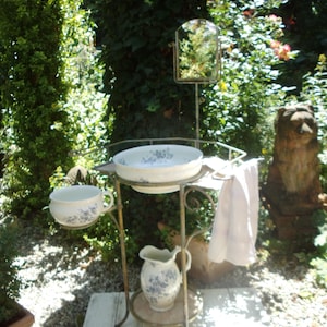 Vintage Waschtisch Waschtischständer Blumenständer Pflanzenständer Gartendeko Metallständer Spiegel Gästezimmer Landhaus Cottage