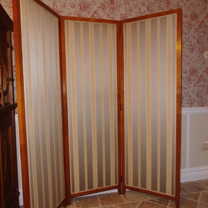 Vintage Paravent Holz Stoff Raumtrenner Raumteiler Massiv Biedermeier-Stil klassisch elegant spanische Wand