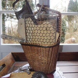 Wandkorb Korb Flechtkorb Hängekorb Behälter Küchendeko Wanddeko Brocante Handarbeit Cottage Landhaus Bauernhaus