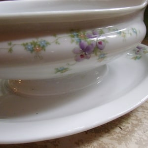 Antik Sauciere Jugendstil Handbemalt Blumen Blumenvase Blumenmuster Porzellan Blüten Tischdeko Tischschmuck Vase Cottage Landhaus