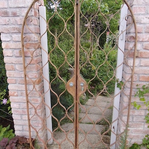 Antique iron gate, double door, gate, garden gate, grille, grille door, wrought iron, country house, castle, villa, cottage
