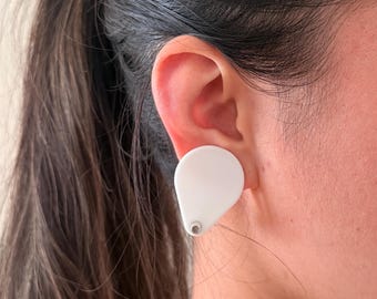 Pendiente compacto para compresión de queloides – Tratamiento postoperatorio del lóbulo de la oreja con clip