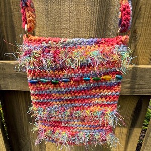Mini bolso bandolera arcoíris ~ Colorido bolso para guardar teléfono, billetera y llaves ~ Bolso de compras manos libres ~ Idea de regalo ~ Tejido a mano ~ Envío GRATIS