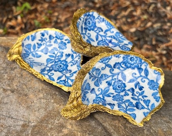 Oyster Shell Ring Dish, Oyster Trinket Dish, Bridesmaid Gift, Blue & White Jewelry Dish, Bridal Jewelry Dish, Decoupage Shell, Ring Dish