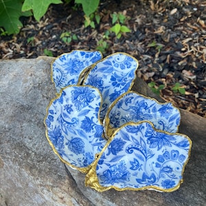 Oyster Shell Ring Dish, Oyster Trinket Dish, Bridesmaid Gift, Blue & White Jewelry Dish, Bridal Jewelry Dish, Decoupage Shell, Ring Dish