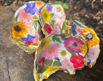 Oyster Shell Ring Dish, Pressed Flowers, Dried Flowers, Oyster Trinket Dish, Bridesmaid Gift, Trinket Dish, Bridal Jewelry Dish, Ring Dish