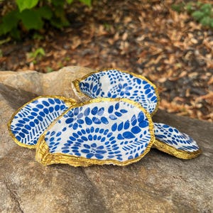 Plato para anillos de concha de ostra, plato para baratijas de ostra, regalo para dama de honor, plato para joyas azul y blanco, plato para joyas de novia, concha para decoupage, plato para anillos