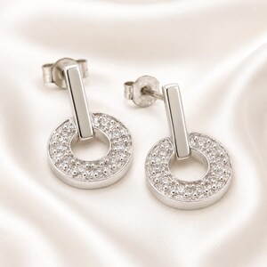 Ohrstecker aus 9-karätigem Weißgold mit Diamantkreis-Anhänger