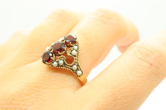 Edwardian 9ct Gold Garnet & Seed Pearl Dress Ring… - image 10