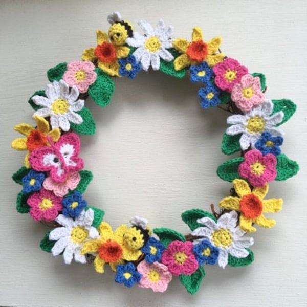 Crochet Wreath Pattern, Crochet Wreath, Wreath Pattern, Summer Wreath, Spring Wreath, Crochet Bee, Crochet Daffodil Pattern, Crochet Daisy