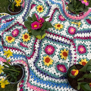 Schema coperta Grandma Square, schema coperta all&#39;uncinetto, Grandma Square, Grandma Square floreale, Grandma Square floreale, coperta Grandma Square