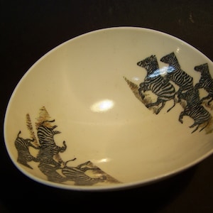 Original African ostrich egg shell suitable as a side dish. Motif zebras inside