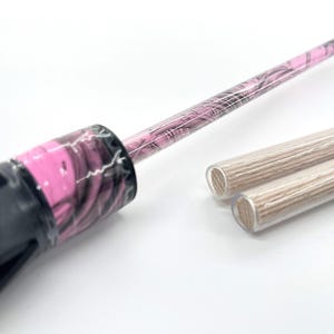 Basic Fiberglass Flowerstick - Handmade flowerstick with black sprinkled pattern, wooden drivers