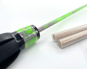 Florero básico de fibra de vidrio: florero hecho a mano con patrón de salpicaduras moradas, controladores de madera