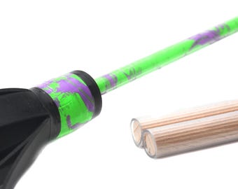 Set di bastoni da giocoleria fatti a mano, con anima in fibra di vetro, impugnatura in silicone, punte in legno, giocattolo per giocoleria per principianti.