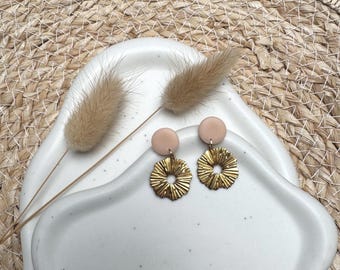 Handmade earrings in clay and brass, nude & gold | Round statement earrings | Lightweight and stylish | Gift for her