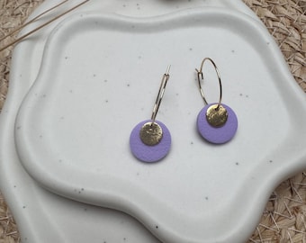 Handmade earrings in polymer clay and stainless steel | Lilac and gold | Round statement earrings | Lightweight and stylish | Gift for her