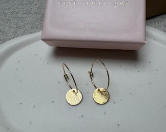 Elegante Edelstahl Creolen mit goldenen Plättchen Anhängern, Gold Anhänger Creolen, Edelstahl Gold Creolen, Stainless Steel