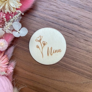 Round and flowery place brand with personalization engraving of first names + date