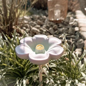 Archivo de impresión 3D STL + 3MF que incluye una pequeña licencia comercial - Flor - Bebedero para insectos - Decoración - Jardín - Tutor de jardín - Flor de parterre - 10 mm