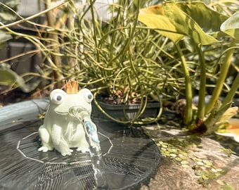 STL + 3MF 3D-printbestand inclusief een kleine commerciële licentie - Fridolin Kikker - Ronde fontein op zonne-energie - Vijver - Decoratie - Zwembad - Kikkerprins - Tuin