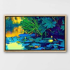 Puede incluir: Una pintura de un estanque con nenúfares y una flor amarilla. El agua es de un azul y verde vibrantes, y los nenúfares son de un azul profundo. La flor está en el centro de la imagen y está rodeada de nenúfares.