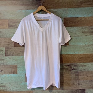 Vintage EATON Vneck white basic tee shirt