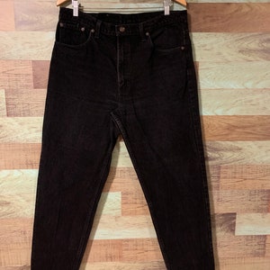 Black Levi’s 550 relaxed fit size 38