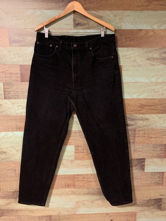 Black Levi’s 550 relaxed fit size 38
