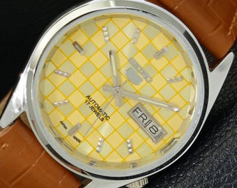 Vintage Seiko 5 Automatic 6309a Japonia Męski Dzień/Data Odnowiony Żółty Kolor Tarcza Przezroczysty Tył Zegarek Na Rękę a440417-1