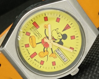 Vintage Seiko dibujos animados dial automático 6309a Japón hombres día/fecha reloj amarillo 608h-a316737-4